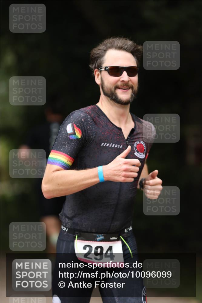 30.08.2026 - Elbe Triathlon Hamburg Antke Förster http://msf.ph/oto/10096099 30.08.2026 10:11:34 Laufen 294, 1910 meine-sportfotos.de