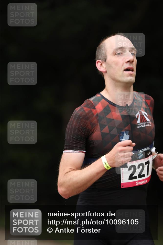 30.08.2026 - Elbe Triathlon Hamburg Antke Förster http://msf.ph/oto/10096105 30.08.2026 10:11:36 Laufen 18, 00, 1, 221 meine-sportfotos.de