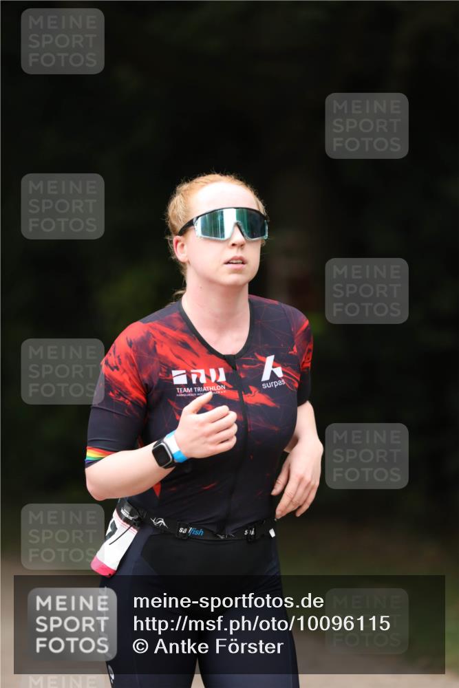 30.08.2026 - Elbe Triathlon Hamburg Antke Förster http://msf.ph/oto/10096115 30.08.2026 10:11:46 Laufen  meine-sportfotos.de