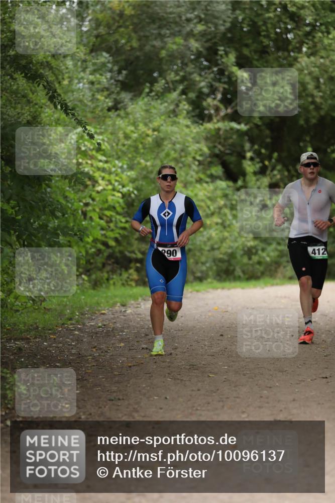 30.08.2026 - Elbe Triathlon Hamburg Antke Förster http://msf.ph/oto/10096137 30.08.2026 10:12:03 Laufen 90, 412 meine-sportfotos.de