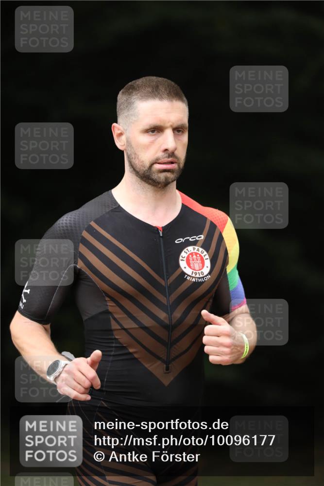 30.08.2026 - Elbe Triathlon Hamburg Antke Förster http://msf.ph/oto/10096177 30.08.2026 10:12:42 Laufen 1910 meine-sportfotos.de