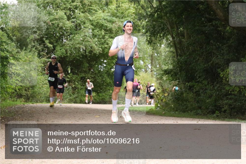 30.08.2026 - Elbe Triathlon Hamburg Antke Förster http://msf.ph/oto/10096216 30.08.2026 10:17:39 Laufen 420, 330 meine-sportfotos.de