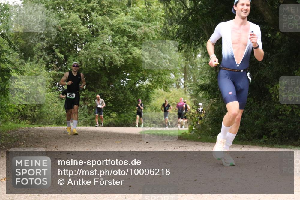 30.08.2026 - Elbe Triathlon Hamburg Antke Förster http://msf.ph/oto/10096218 30.08.2026 10:17:40 Laufen 420 meine-sportfotos.de