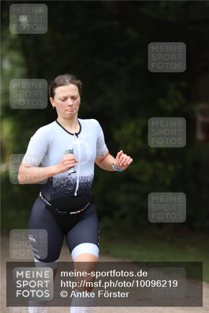 30.08.2026 - Elbe Triathlon Hamburg Antke Förster http://msf.ph/oto/10096219 30.08.2026 10:13:21 Laufen 70, 3 meine-sportfotos.de