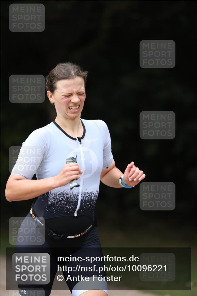 30.08.2026 - Elbe Triathlon Hamburg Antke Förster http://msf.ph/oto/10096221 30.08.2026 10:13:22 Laufen 70, 3 meine-sportfotos.de