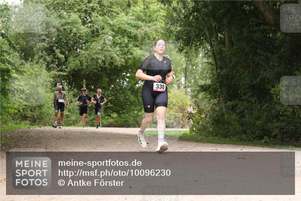 30.08.2026 - Elbe Triathlon Hamburg Antke Förster http://msf.ph/oto/10096230 30.08.2026 10:17:45 Laufen 330 meine-sportfotos.de
