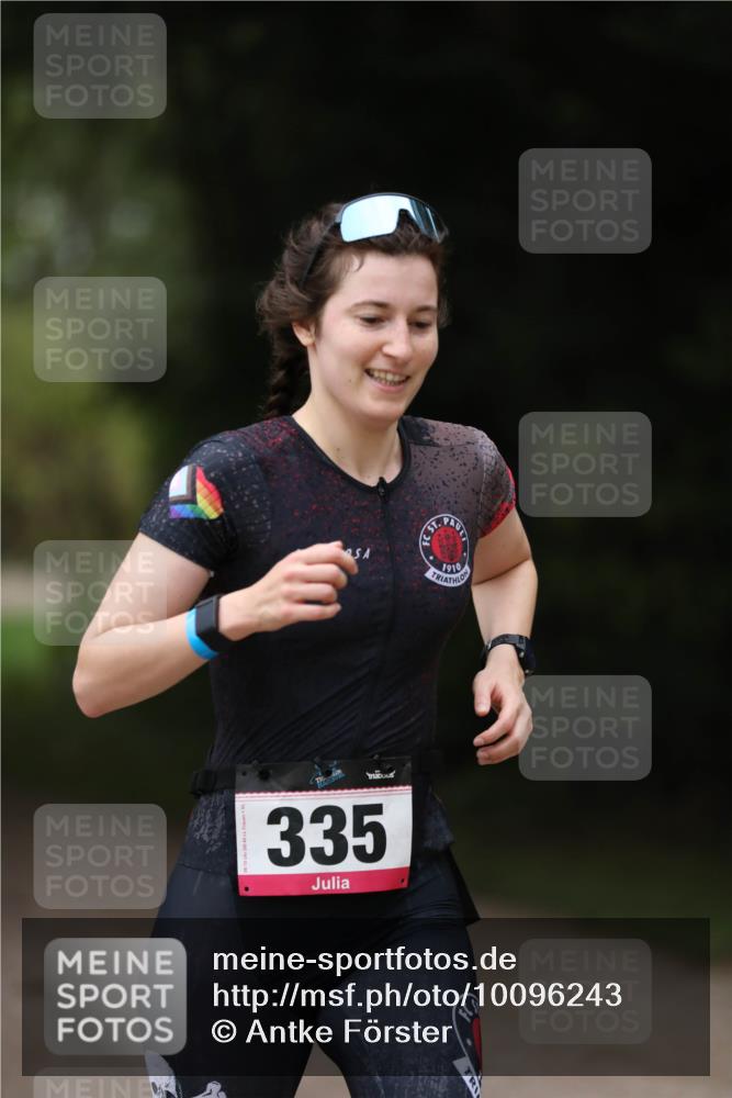 30.08.2026 - Elbe Triathlon Hamburg Antke Förster http://msf.ph/oto/10096243 30.08.2026 10:13:45 Laufen 1910, 335 meine-sportfotos.de