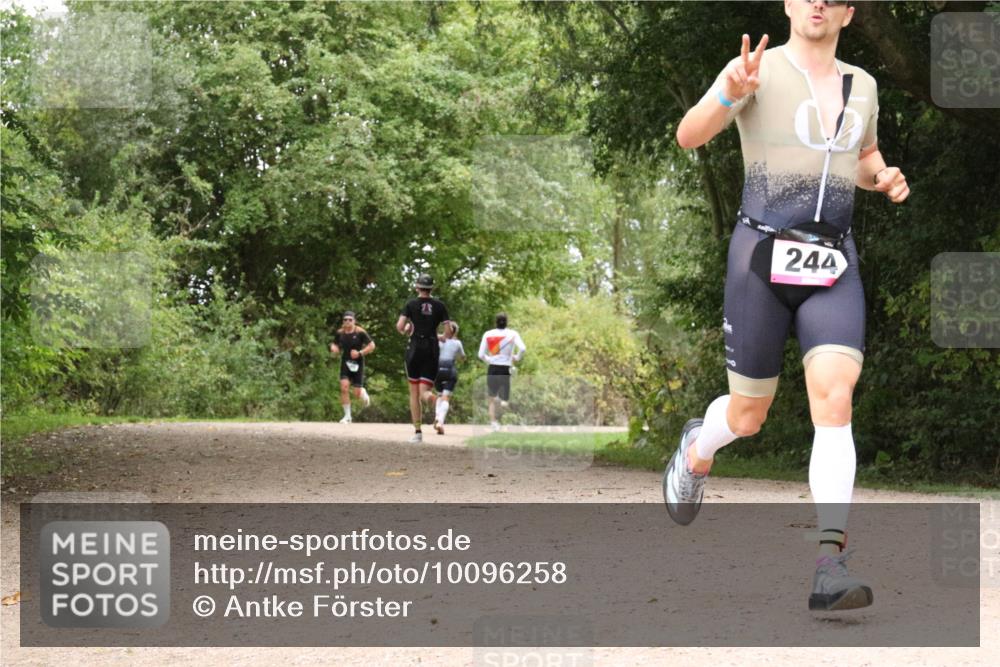 30.08.2026 - Elbe Triathlon Hamburg Antke Förster http://msf.ph/oto/10096258 30.08.2026 10:18:00 Laufen 244 meine-sportfotos.de
