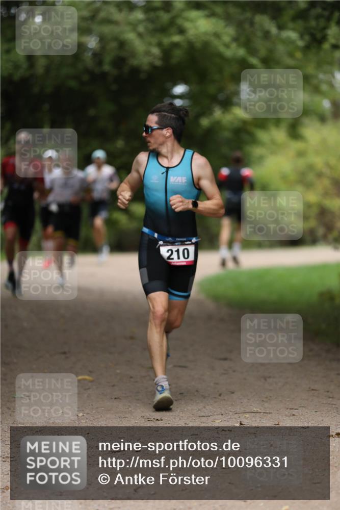 30.08.2026 - Elbe Triathlon Hamburg Antke Förster http://msf.ph/oto/10096331 30.08.2026 10:15:32 Laufen 210 meine-sportfotos.de