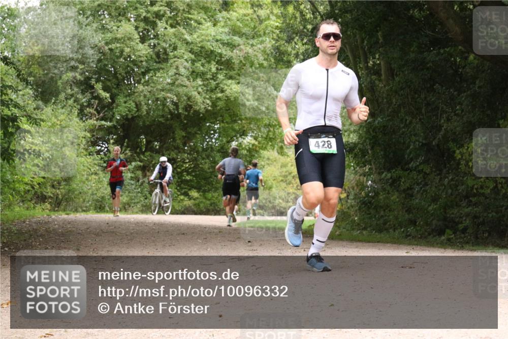 30.08.2026 - Elbe Triathlon Hamburg Antke Förster http://msf.ph/oto/10096332 30.08.2026 10:19:47 Laufen 428 meine-sportfotos.de