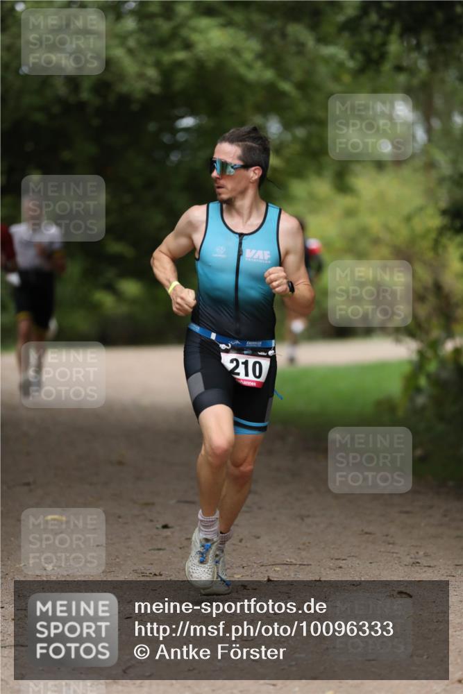 30.08.2026 - Elbe Triathlon Hamburg Antke Förster http://msf.ph/oto/10096333 30.08.2026 10:15:32 Laufen 210 meine-sportfotos.de