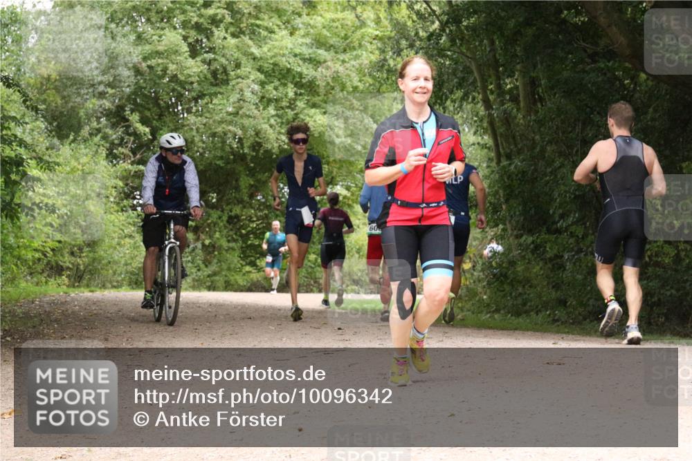 30.08.2026 - Elbe Triathlon Hamburg Antke Förster http://msf.ph/oto/10096342 30.08.2026 10:19:56 Laufen 60 meine-sportfotos.de