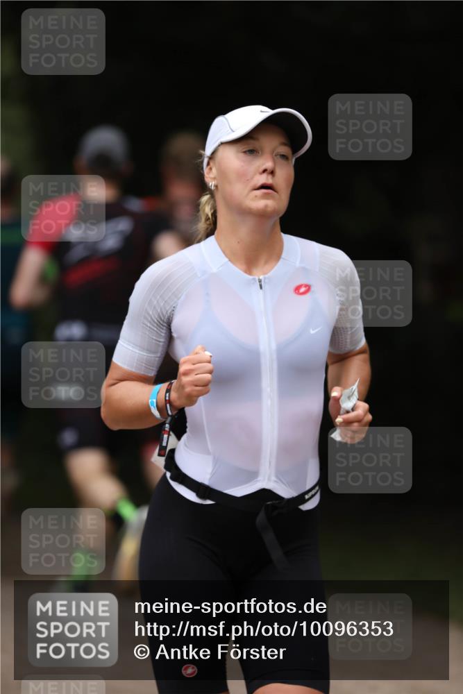30.08.2026 - Elbe Triathlon Hamburg Antke Förster http://msf.ph/oto/10096353 30.08.2026 10:15:40 Laufen  meine-sportfotos.de