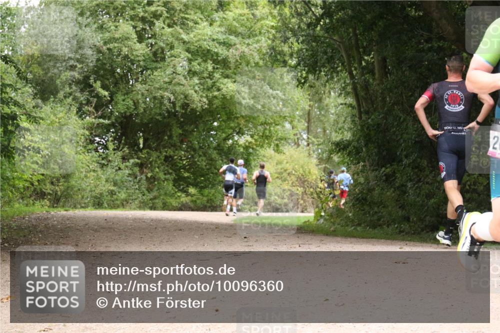 30.08.2026 - Elbe Triathlon Hamburg Antke Förster http://msf.ph/oto/10096360 30.08.2026 10:20:07 Laufen 1910, 2 meine-sportfotos.de