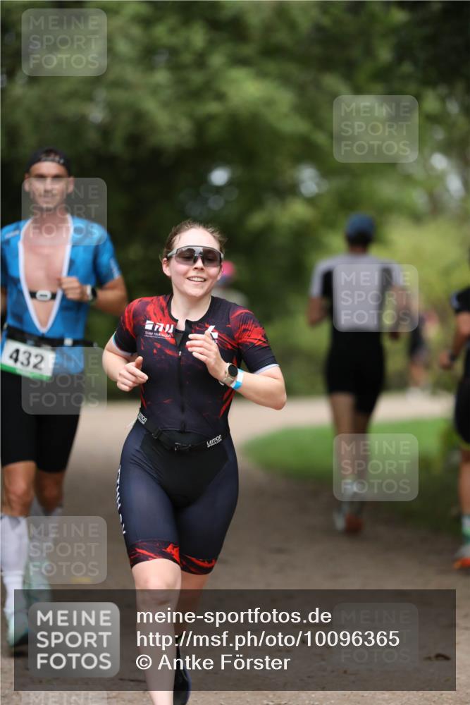 30.08.2026 - Elbe Triathlon Hamburg Antke Förster http://msf.ph/oto/10096365 30.08.2026 10:15:56 Laufen 432 meine-sportfotos.de