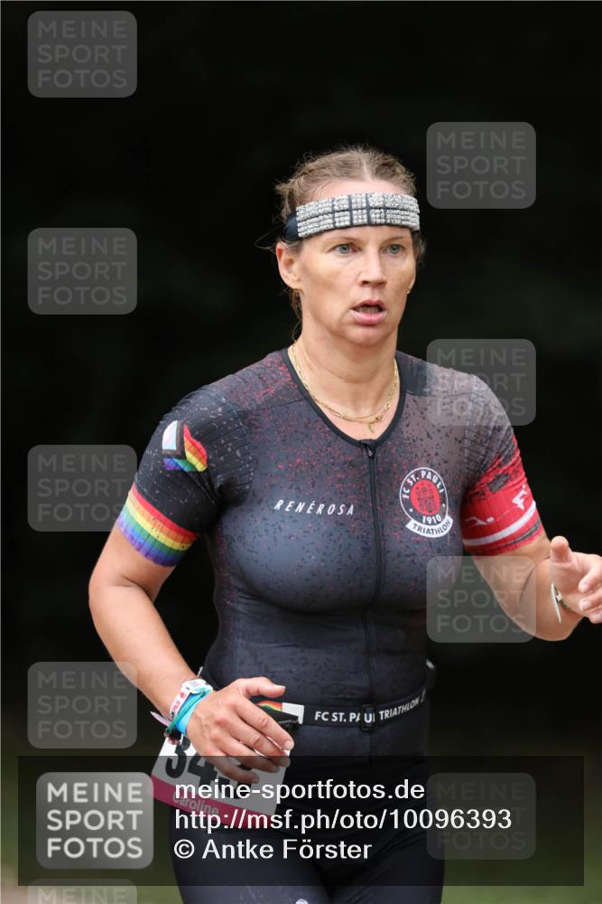 30.08.2026 - Elbe Triathlon Hamburg Antke Förster http://msf.ph/oto/10096393 30.08.2026 10:16:13 Laufen 1910, 1345 meine-sportfotos.de
