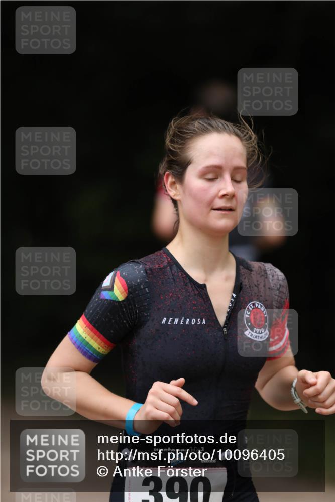 30.08.2026 - Elbe Triathlon Hamburg Antke Förster http://msf.ph/oto/10096405 30.08.2026 10:16:19 Laufen 1910, 3, 390 meine-sportfotos.de