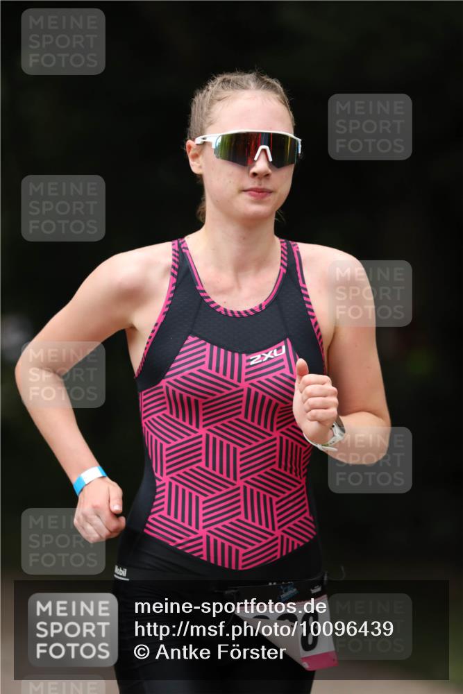 30.08.2026 - Elbe Triathlon Hamburg Antke Förster http://msf.ph/oto/10096439 30.08.2026 10:16:37 Laufen 8 meine-sportfotos.de