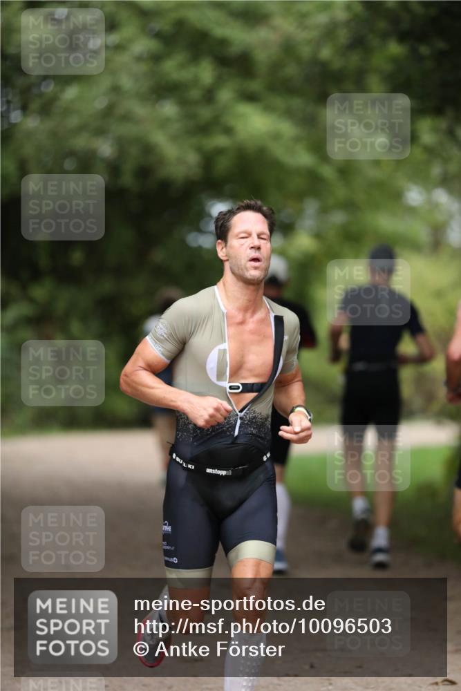 30.08.2026 - Elbe Triathlon Hamburg Antke Förster http://msf.ph/oto/10096503 30.08.2026 10:17:26 Laufen  meine-sportfotos.de