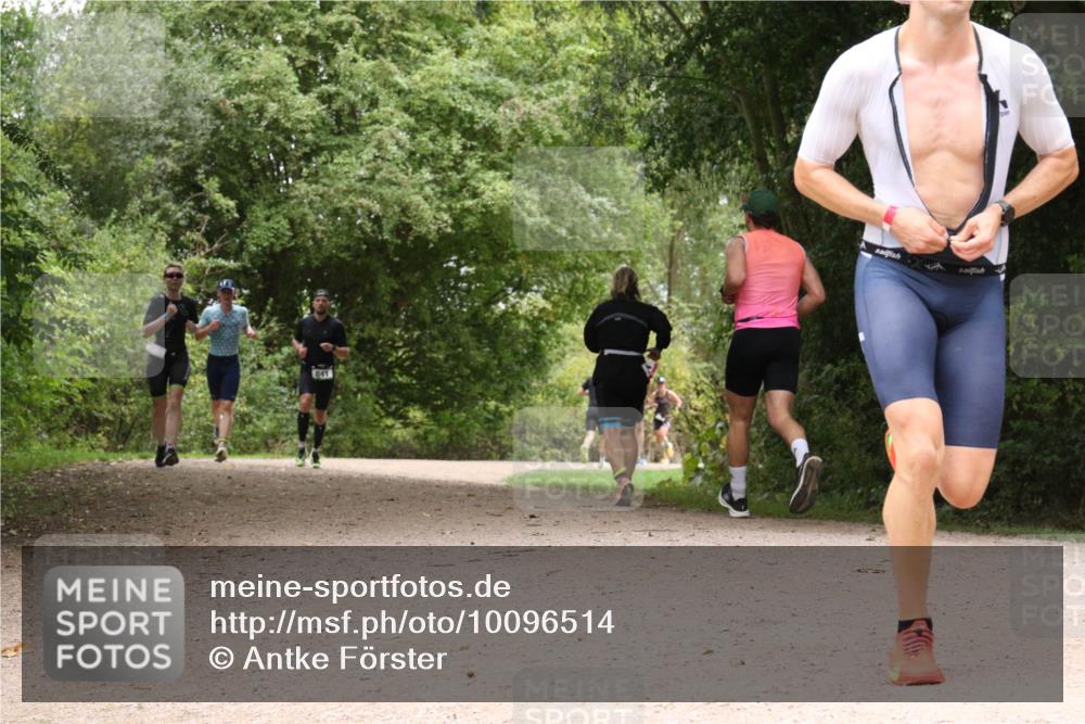 30.08.2026 - Elbe Triathlon Hamburg Antke Förster http://msf.ph/oto/10096514 30.08.2026 10:23:15 Laufen 041 meine-sportfotos.de