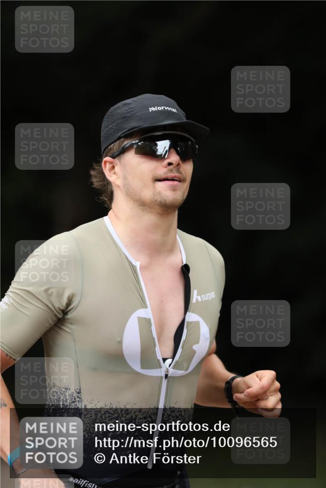 30.08.2026 - Elbe Triathlon Hamburg Antke Förster http://msf.ph/oto/10096565 30.08.2026 10:18:01 Laufen  meine-sportfotos.de