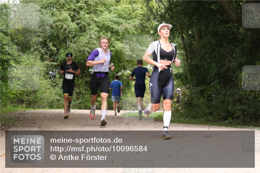 30.08.2026 - Elbe Triathlon Hamburg Antke Förster http://msf.ph/oto/10096584 30.08.2026 10:24:16 Laufen  meine-sportfotos.de