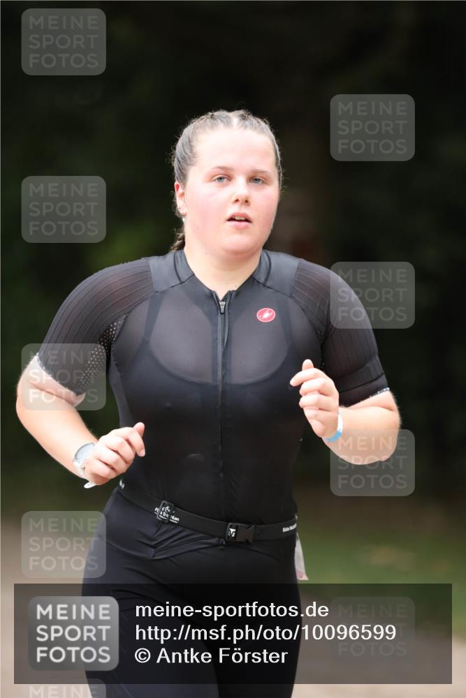 30.08.2026 - Elbe Triathlon Hamburg Antke Förster http://msf.ph/oto/10096599 30.08.2026 10:19:03 Laufen  meine-sportfotos.de