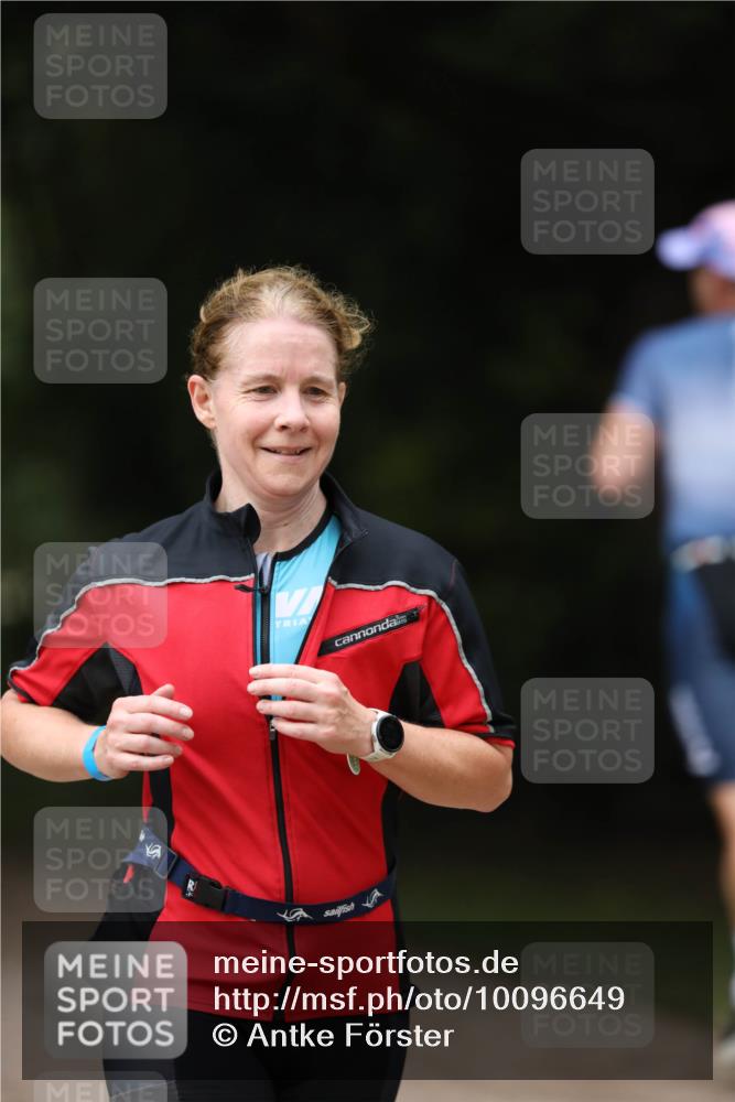 30.08.2026 - Elbe Triathlon Hamburg Antke Förster http://msf.ph/oto/10096649 30.08.2026 10:19:58 Laufen  meine-sportfotos.de