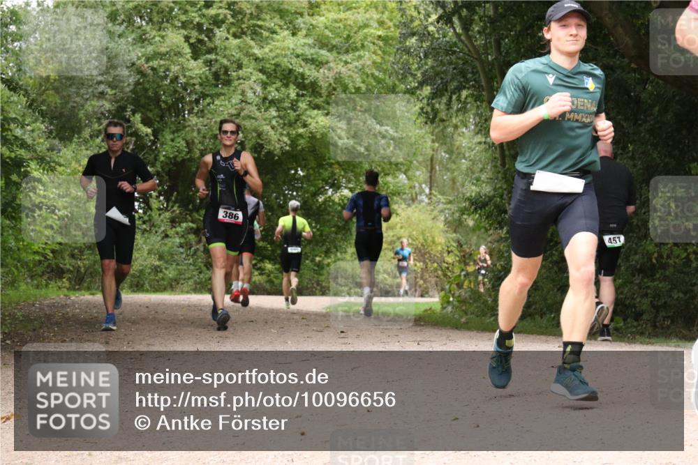 30.08.2026 - Elbe Triathlon Hamburg Antke Förster http://msf.ph/oto/10096656 30.08.2026 10:25:43 Laufen 386, 457 meine-sportfotos.de