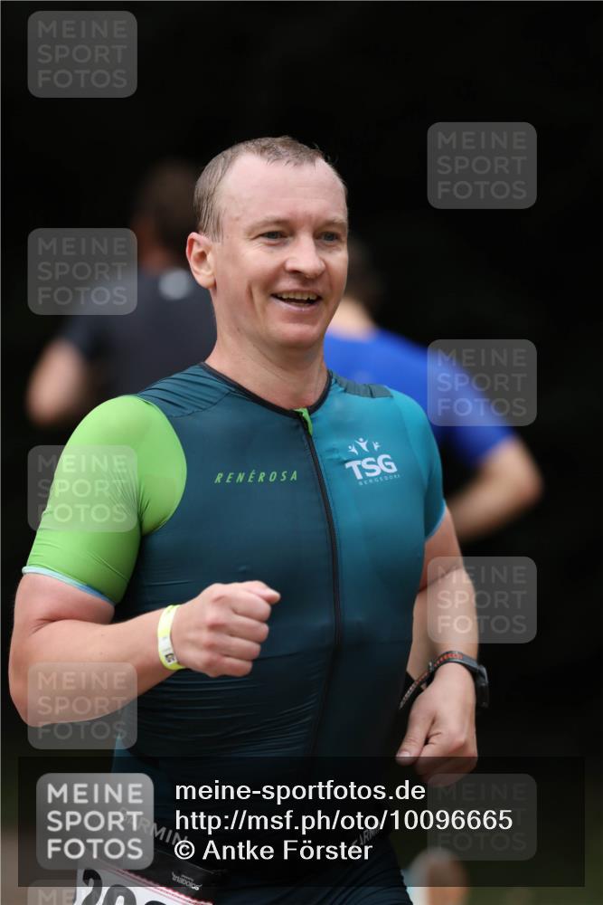 30.08.2026 - Elbe Triathlon Hamburg Antke Förster http://msf.ph/oto/10096665 30.08.2026 10:20:08 Laufen 127 meine-sportfotos.de