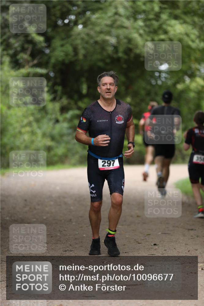 30.08.2026 - Elbe Triathlon Hamburg Antke Förster http://msf.ph/oto/10096677 30.08.2026 10:20:46 Laufen 297, 354 meine-sportfotos.de