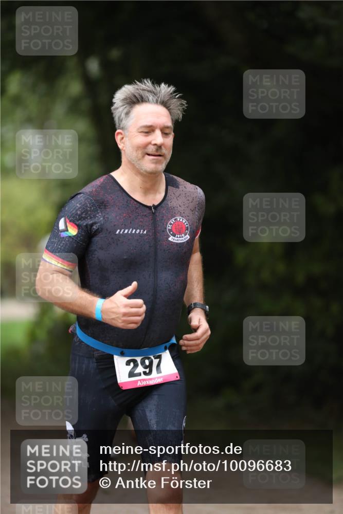 30.08.2026 - Elbe Triathlon Hamburg Antke Förster http://msf.ph/oto/10096683 30.08.2026 10:20:48 Laufen 297, 1910 meine-sportfotos.de