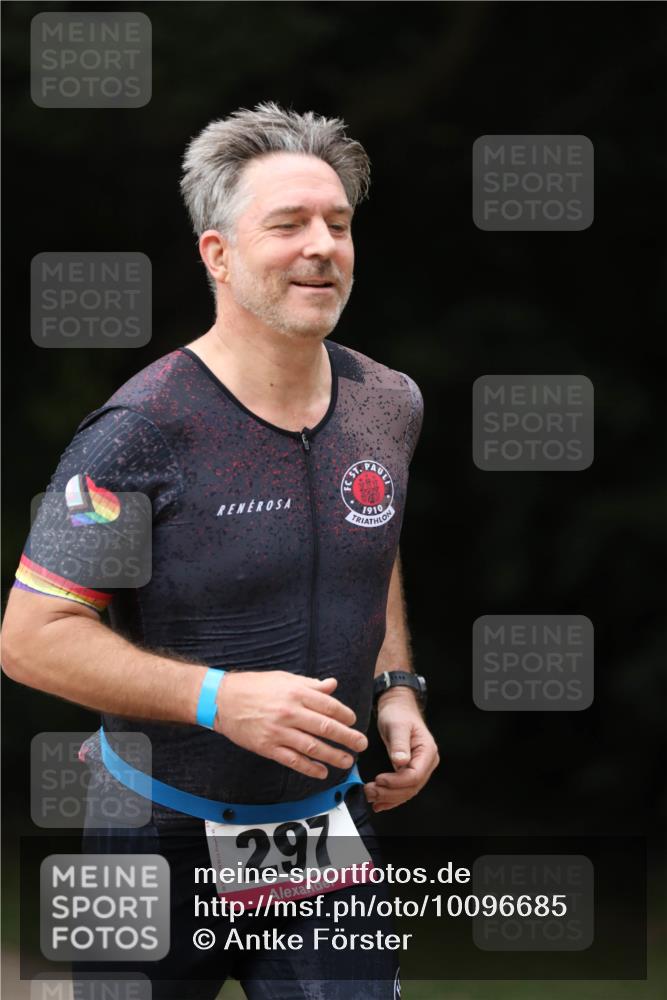 30.08.2026 - Elbe Triathlon Hamburg Antke Förster http://msf.ph/oto/10096685 30.08.2026 10:20:48 Laufen 297, 1910 meine-sportfotos.de