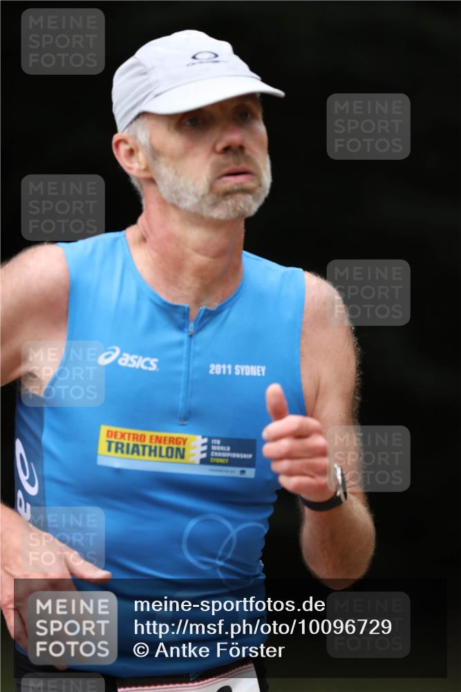 30.08.2026 - Elbe Triathlon Hamburg Antke Förster http://msf.ph/oto/10096729 30.08.2026 10:21:33 Laufen 2011 meine-sportfotos.de