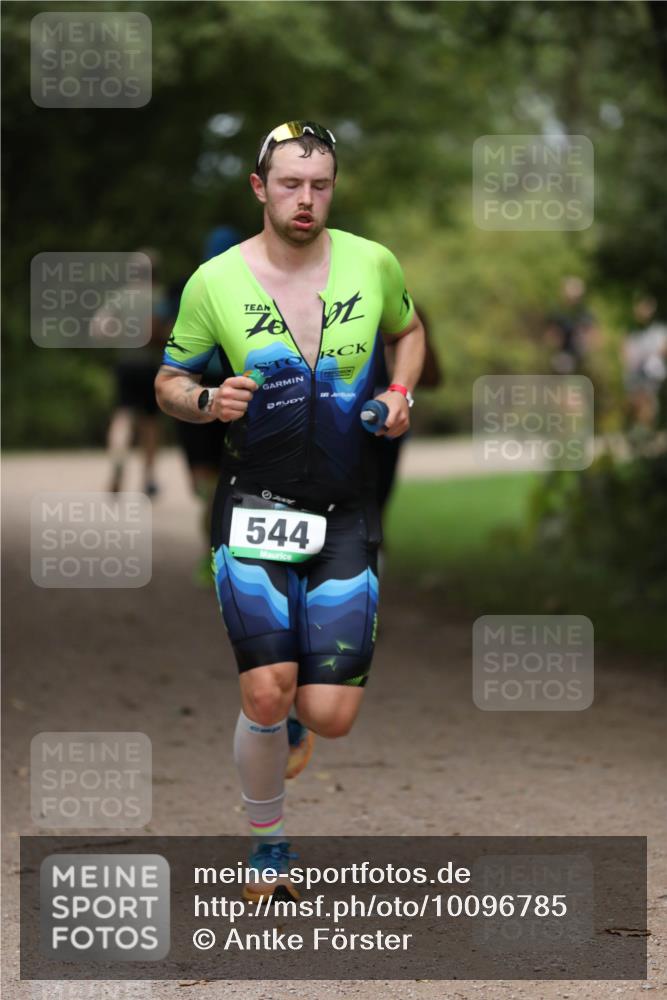 30.08.2026 - Elbe Triathlon Hamburg Antke Förster http://msf.ph/oto/10096785 30.08.2026 10:22:46 Laufen 70, 544 meine-sportfotos.de