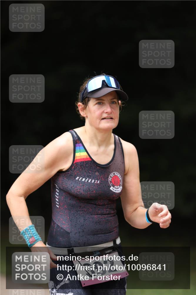 30.08.2026 - Elbe Triathlon Hamburg Antke Förster http://msf.ph/oto/10096841 30.08.2026 10:23:32 Laufen 1910, 392 meine-sportfotos.de