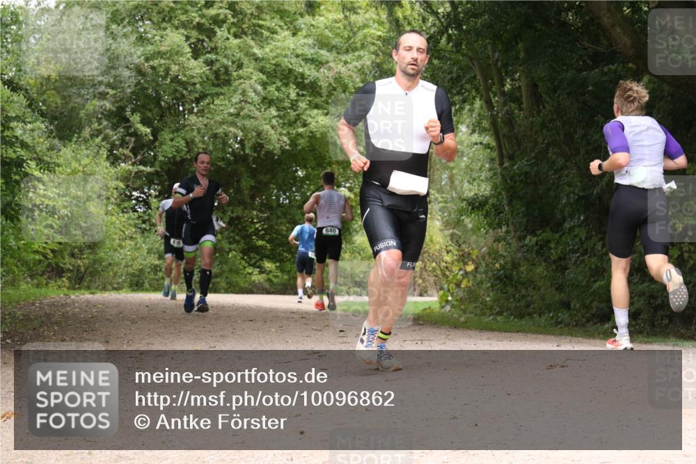 30.08.2026 - Elbe Triathlon Hamburg Antke Förster http://msf.ph/oto/10096862 30.08.2026 10:28:49 Laufen 570, 640 meine-sportfotos.de