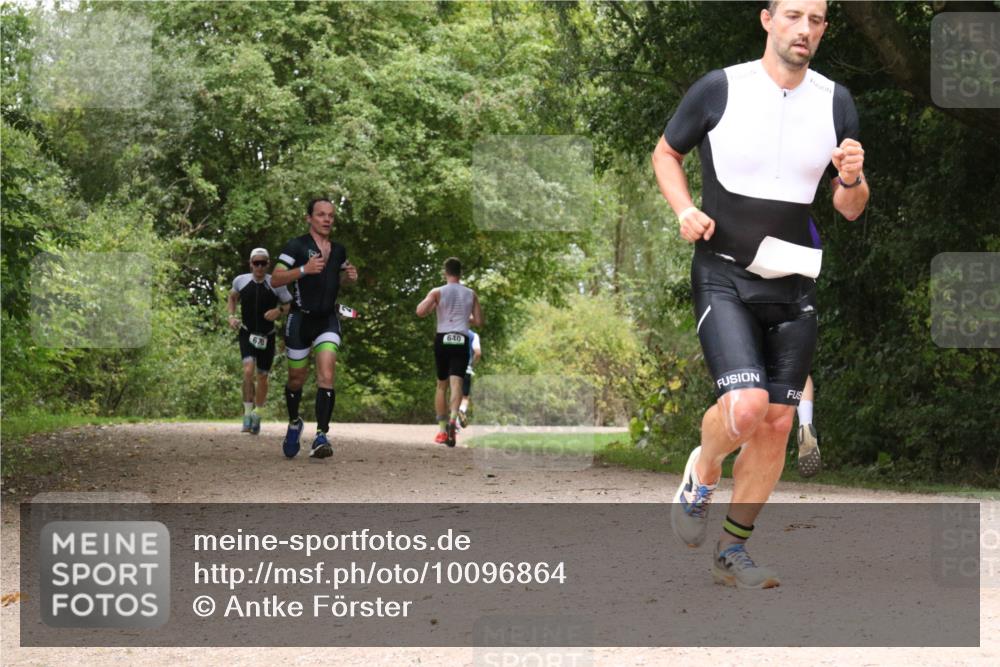 30.08.2026 - Elbe Triathlon Hamburg Antke Förster http://msf.ph/oto/10096864 30.08.2026 10:28:50 Laufen 670, 640 meine-sportfotos.de
