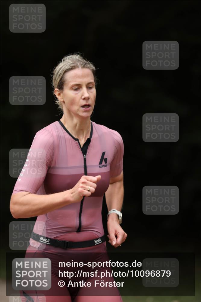 30.08.2026 - Elbe Triathlon Hamburg Antke Förster http://msf.ph/oto/10096879 30.08.2026 10:24:06 Laufen  meine-sportfotos.de