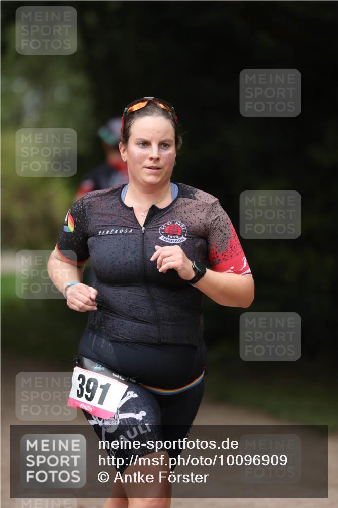 30.08.2026 - Elbe Triathlon Hamburg Antke Förster http://msf.ph/oto/10096909 30.08.2026 10:24:33 Laufen 1910, 391 meine-sportfotos.de