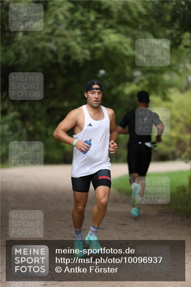 30.08.2026 - Elbe Triathlon Hamburg Antke Förster http://msf.ph/oto/10096937 30.08.2026 10:25:10 Laufen  meine-sportfotos.de