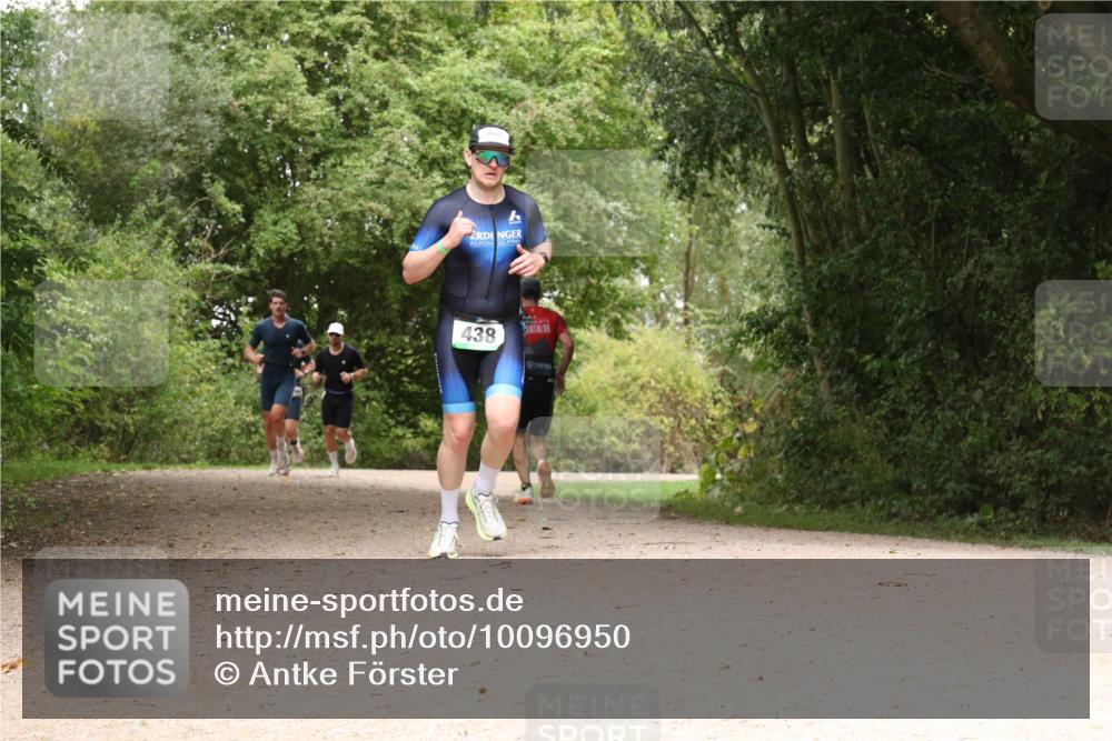 30.08.2026 - Elbe Triathlon Hamburg Antke Förster http://msf.ph/oto/10096950 30.08.2026 10:30:27 Laufen 438 meine-sportfotos.de
