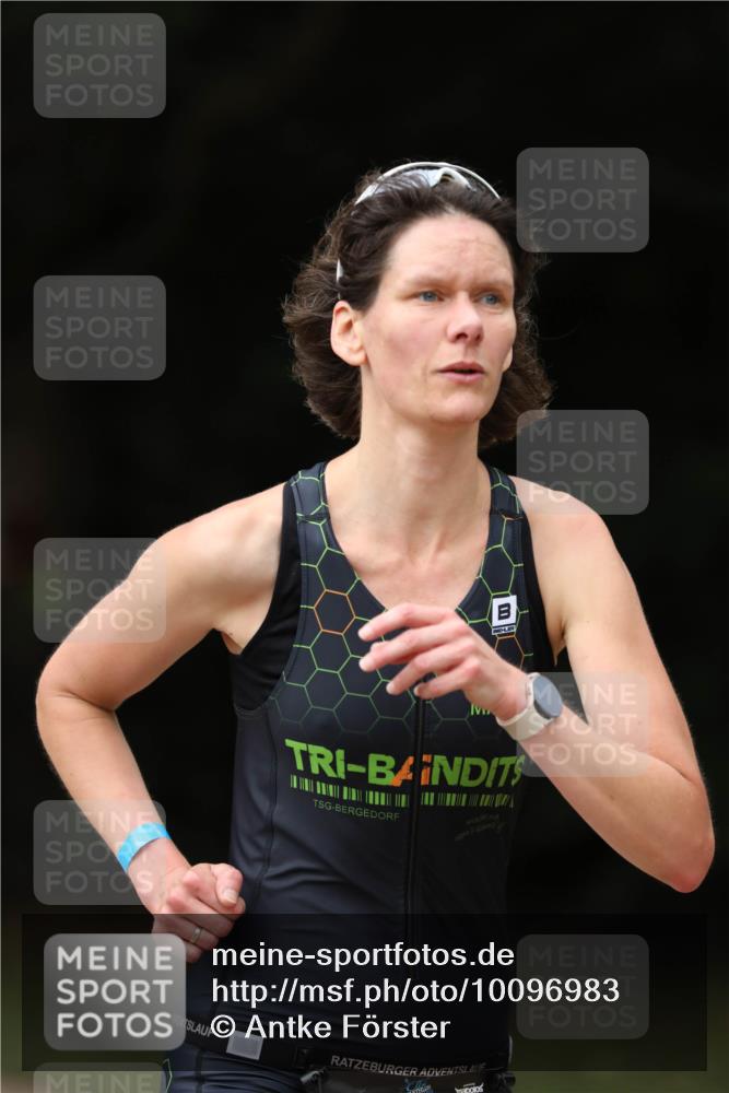 30.08.2026 - Elbe Triathlon Hamburg Antke Förster http://msf.ph/oto/10096983 30.08.2026 10:26:03 Laufen  meine-sportfotos.de