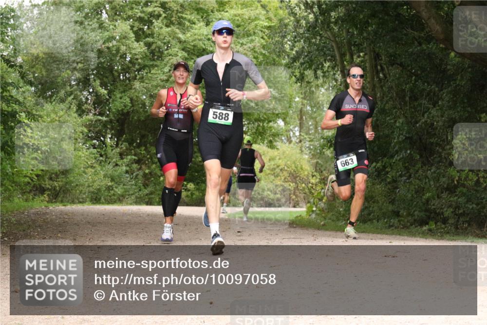 30.08.2026 - Elbe Triathlon Hamburg Antke Förster http://msf.ph/oto/10097058 30.08.2026 10:31:56 Laufen 588, 663 meine-sportfotos.de