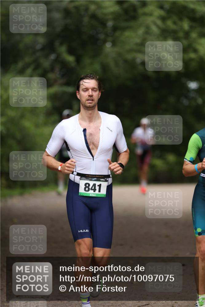 30.08.2026 - Elbe Triathlon Hamburg Antke Förster http://msf.ph/oto/10097075 30.08.2026 10:27:33 Laufen 841 meine-sportfotos.de