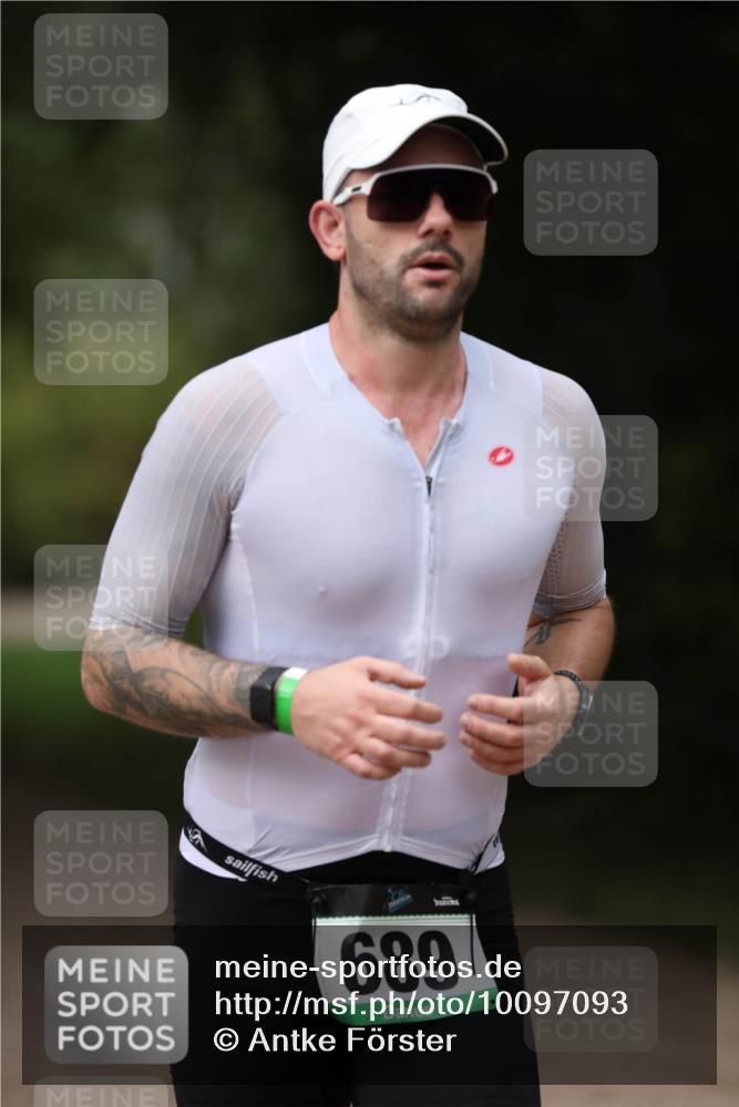 30.08.2026 - Elbe Triathlon Hamburg Antke Förster http://msf.ph/oto/10097093 30.08.2026 10:27:43 Laufen 689 meine-sportfotos.de
