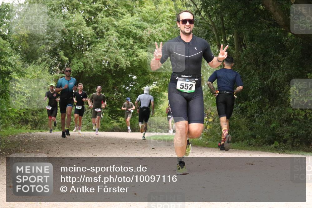 30.08.2026 - Elbe Triathlon Hamburg Antke Förster http://msf.ph/oto/10097116 30.08.2026 10:32:53 Laufen 325, 552 meine-sportfotos.de