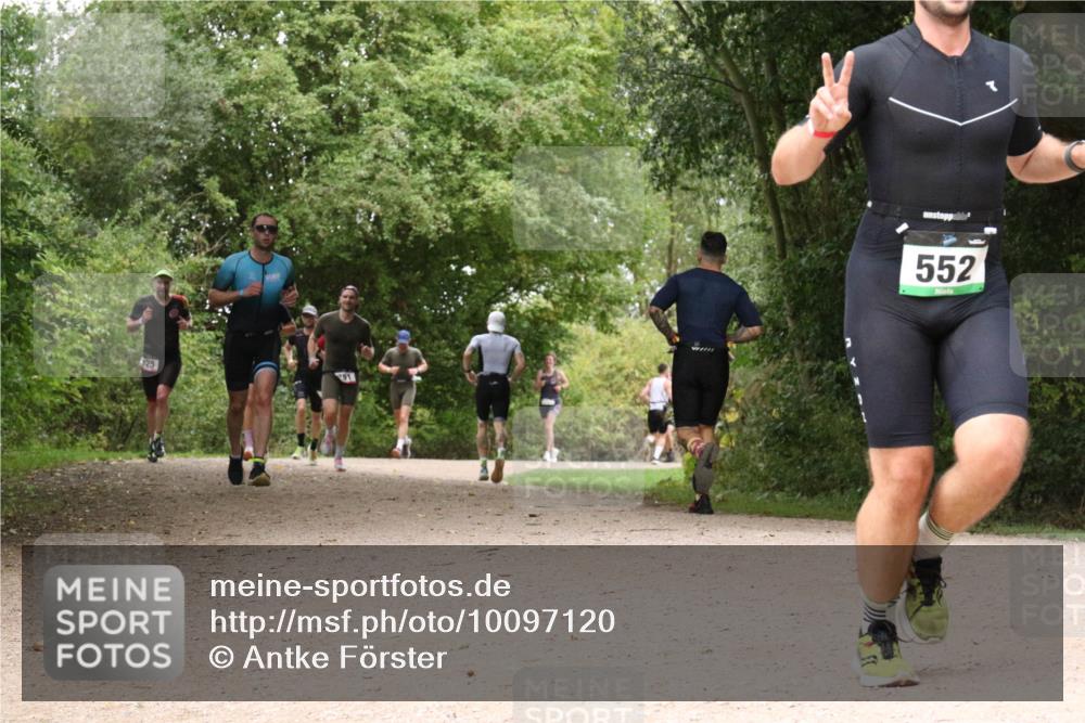 30.08.2026 - Elbe Triathlon Hamburg Antke Förster http://msf.ph/oto/10097120 30.08.2026 10:32:54 Laufen 325, 552 meine-sportfotos.de