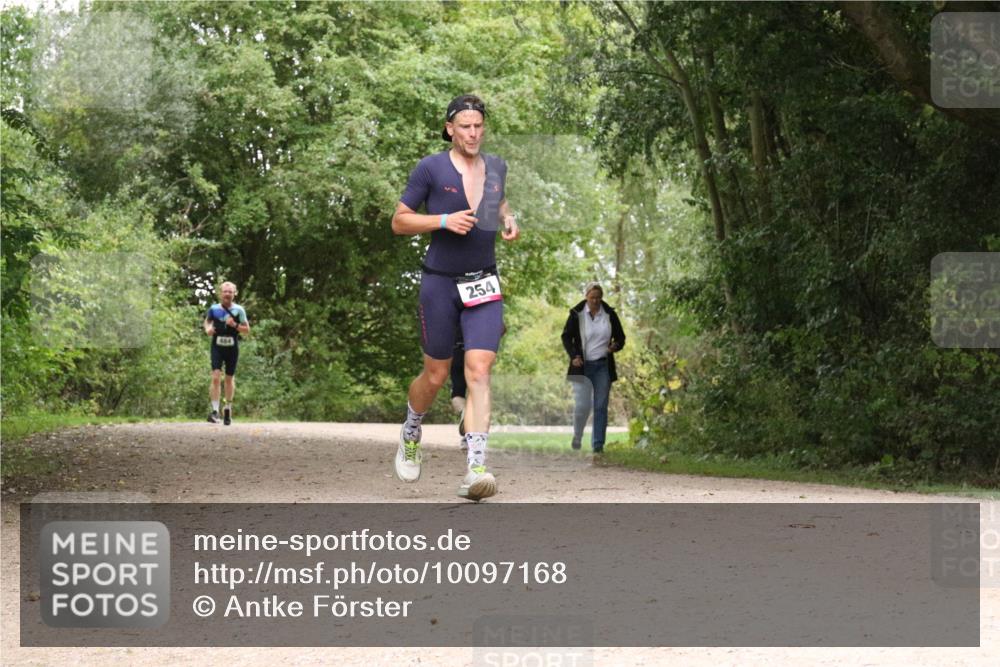30.08.2026 - Elbe Triathlon Hamburg Antke Förster http://msf.ph/oto/10097168 30.08.2026 10:33:24 Laufen 484, 254 meine-sportfotos.de