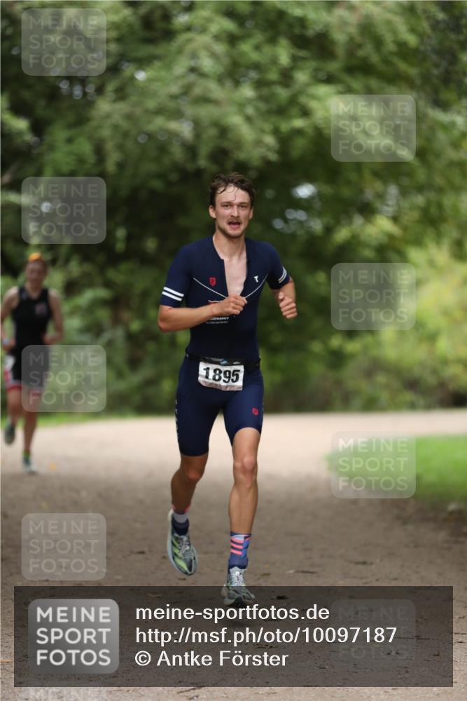 30.08.2026 - Elbe Triathlon Hamburg Antke Förster http://msf.ph/oto/10097187 30.08.2026 10:29:20 Laufen 1895 meine-sportfotos.de